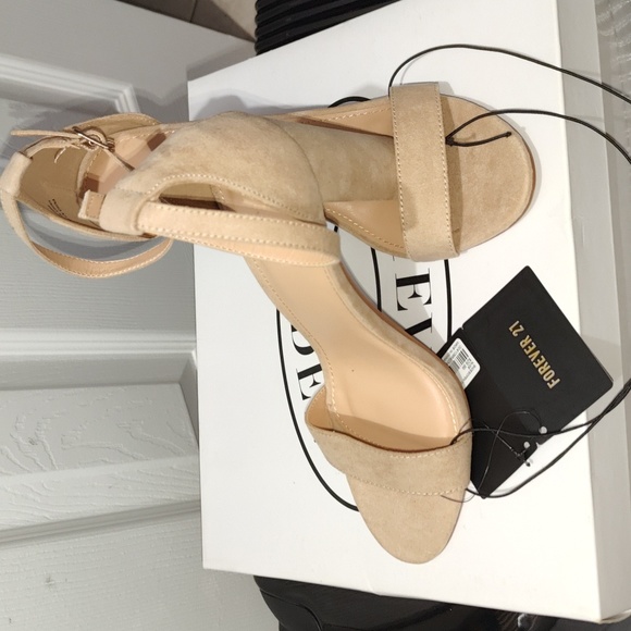 Heels - Picture 2 of 3